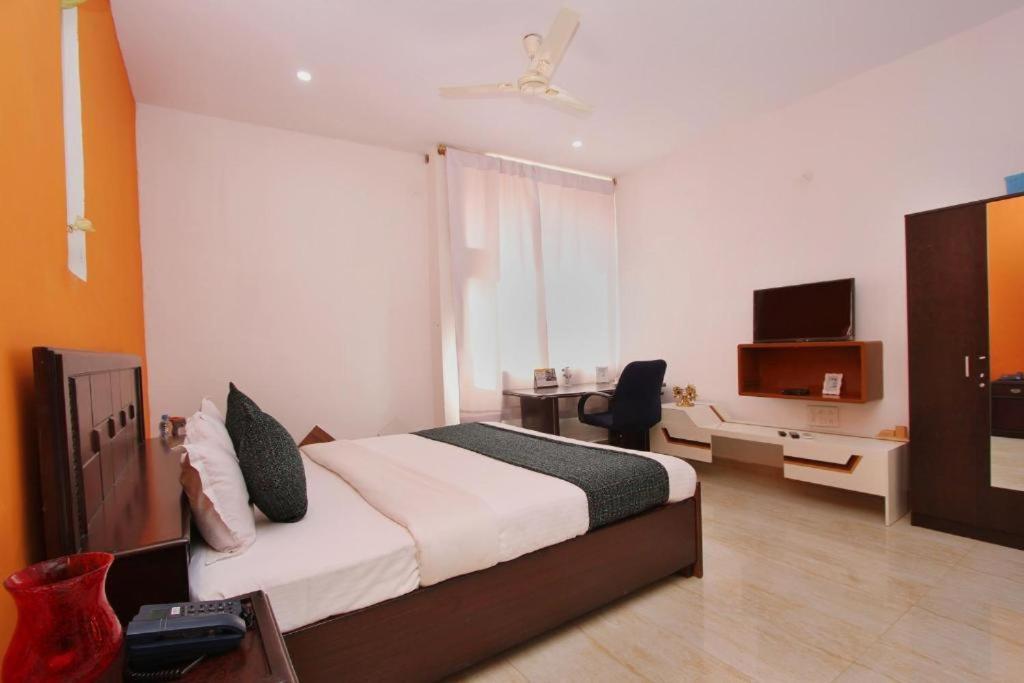Отель Airport Residency Devanahalli Экстерьер фото